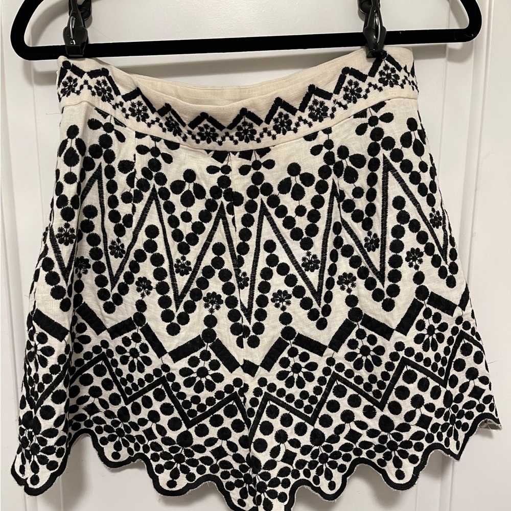 Zara Embroidered Black Ivory Scallop Hem Boho Shorts Coastal Chic Resort Large